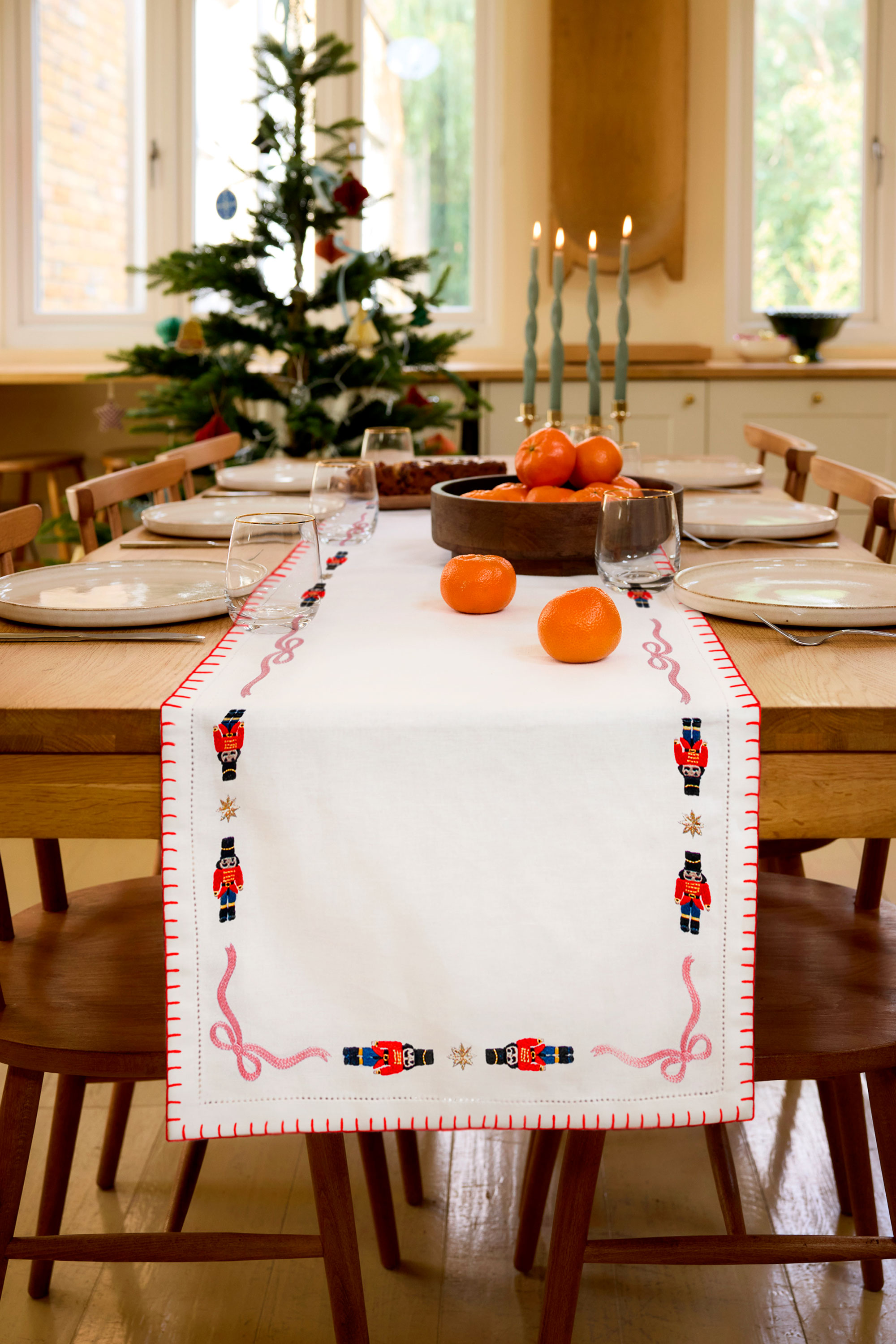 Image for BUNDLE-RUNNER-NUTCRACKER