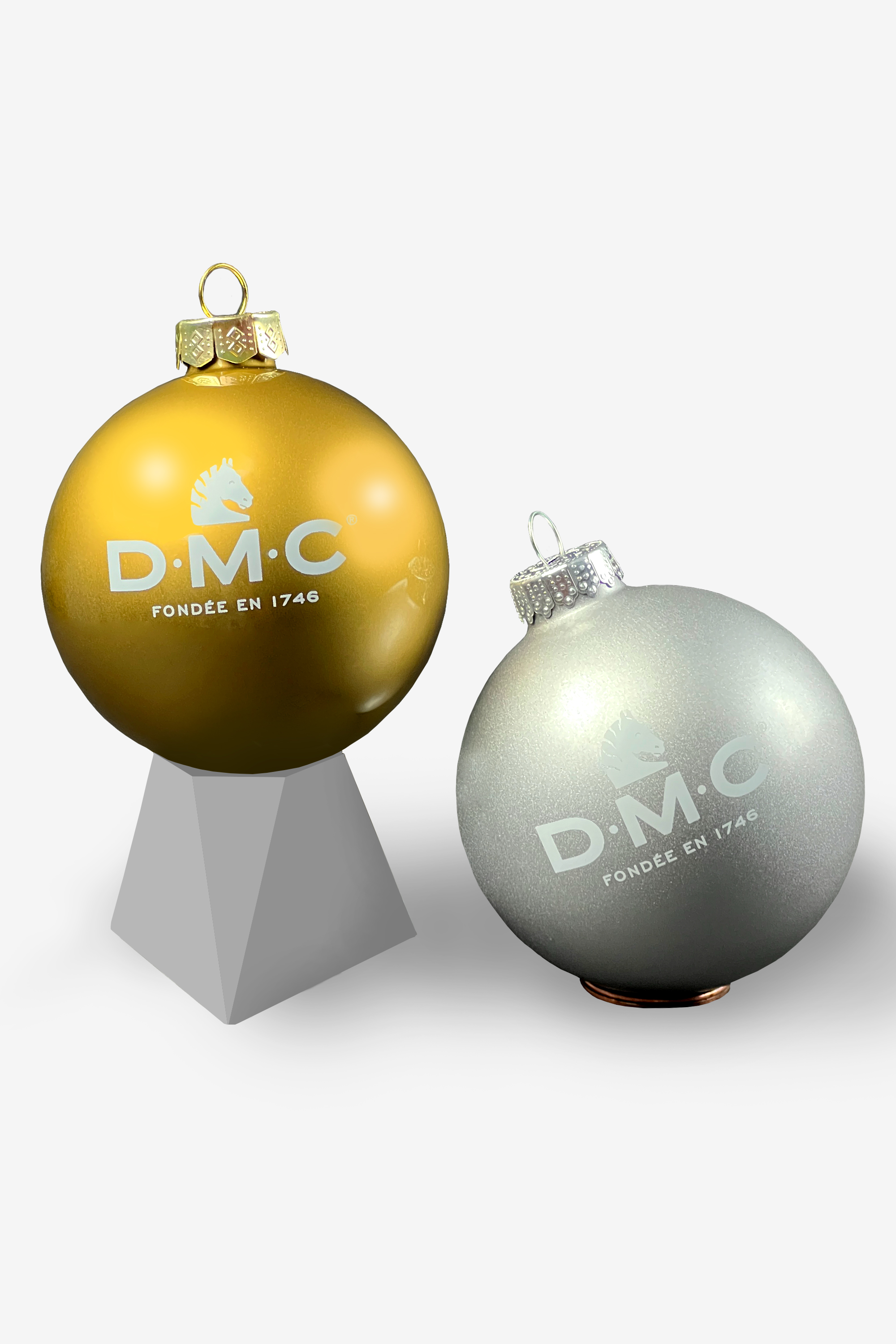 Christmas Ornament - Gold - DMC